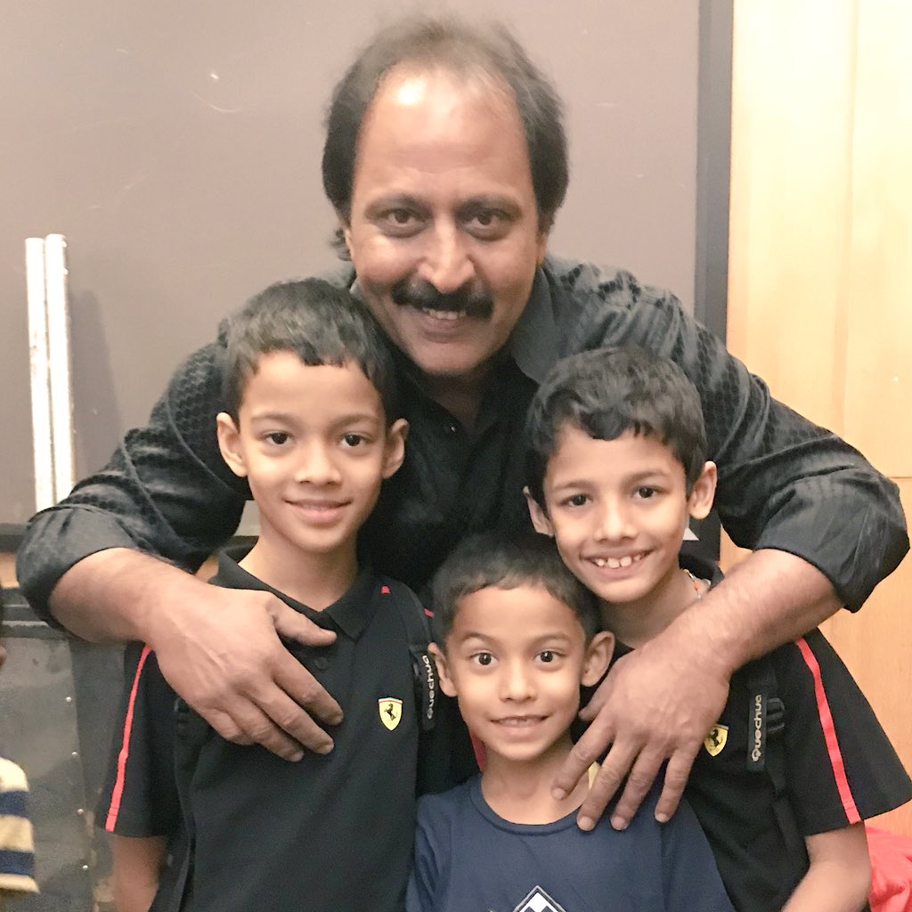 nakulshenoy's tweet photo. The #iThree loved the magic show by their Magic Uncle @magicramesh. @BlrLitFest https://t.co/H6wAdvOOKu