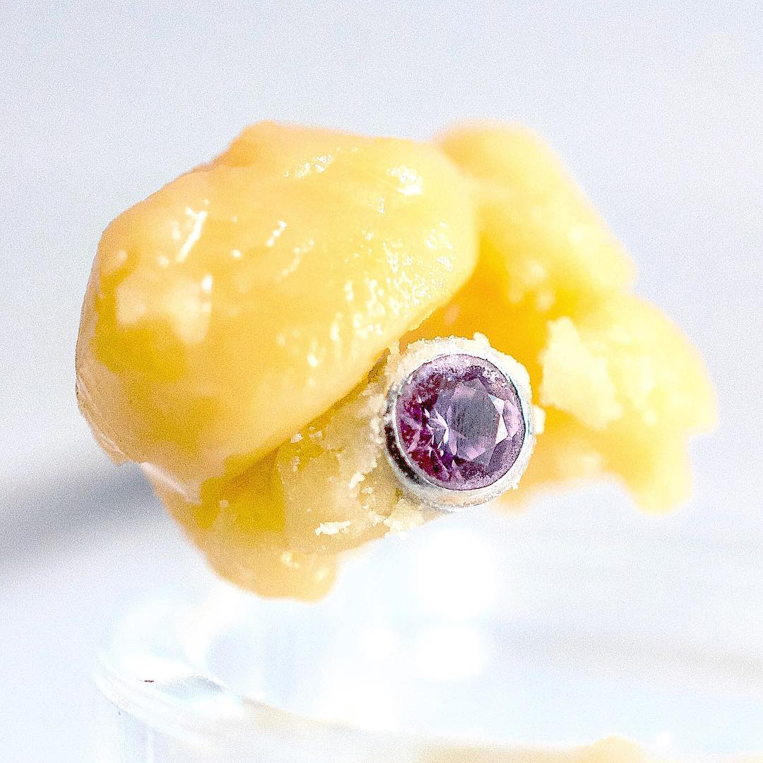 Pink Sapphire with Zkittles badder 💕

📷: <a href="/CraftCannabis/">C.R.A.F.T. Cannabis</a> 
🌲: Made by 710labs / Diamond Dabber