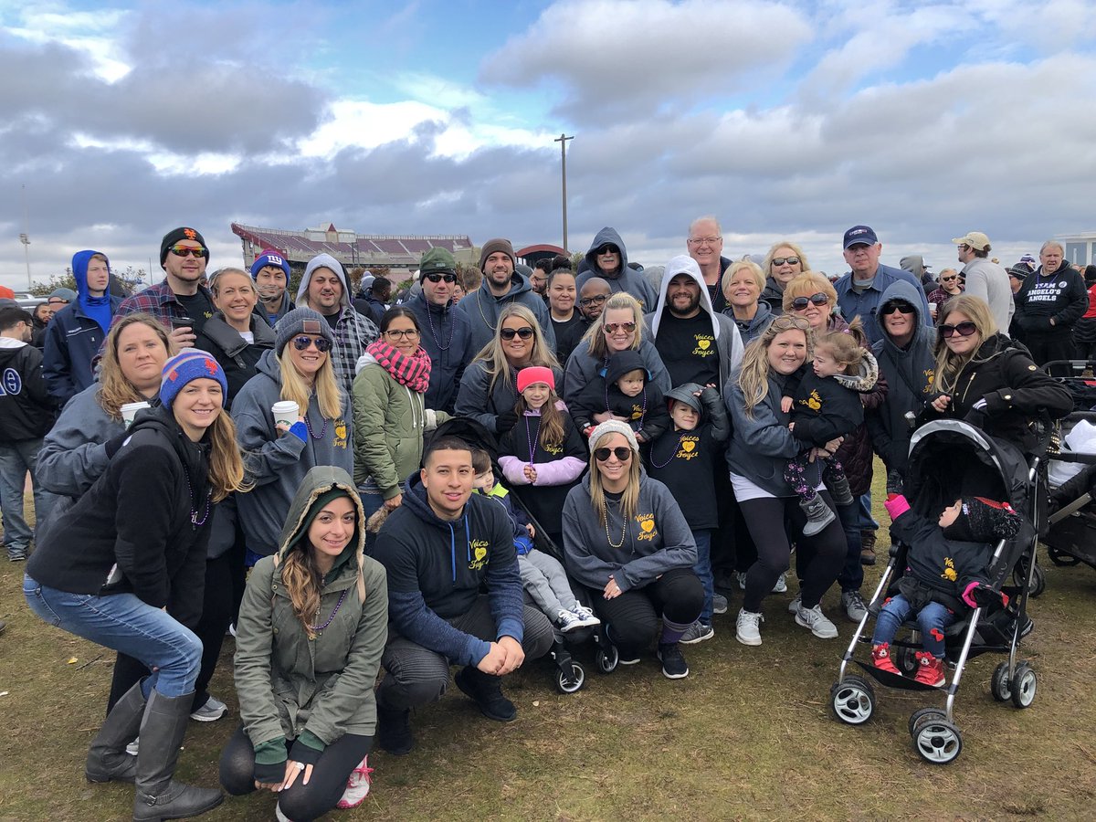 MrsLepe_4th's tweet photo. Today we walked for you momma 💛 #voicesforjoyce #hopeisreal #helpisreal #afsp #outofthedarkness https://t.co/vqjBdnEQDo