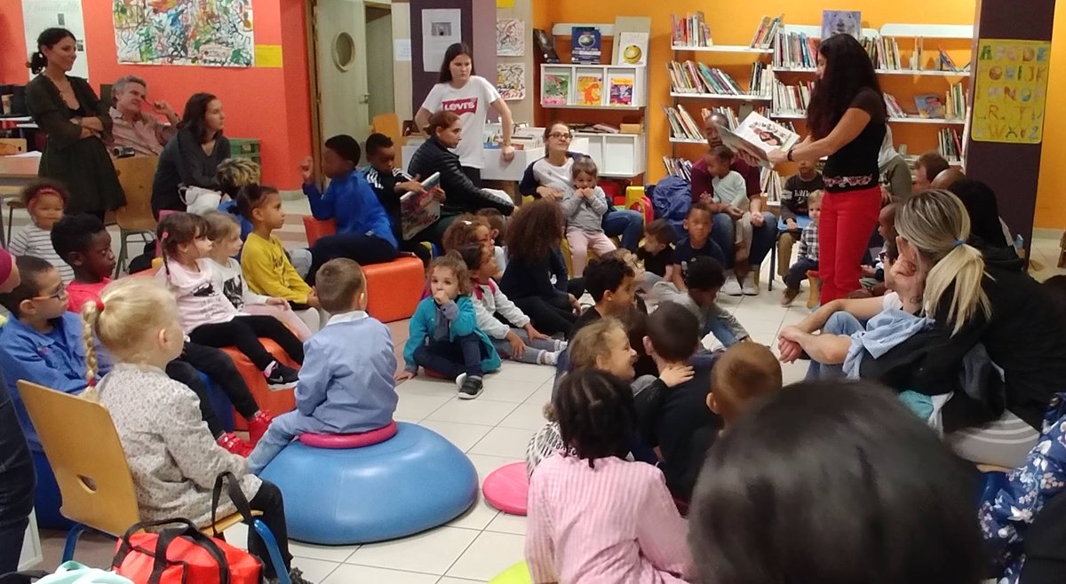 📚 À l'Espace Lecture Edouard Vaillant, reprise des comités de lecture avec les parents d'élèves et les enseignants de la Maternelle Edouard Vaillant.
Comme toujours, d'excellent moments partagés autour du livre ! 🤩