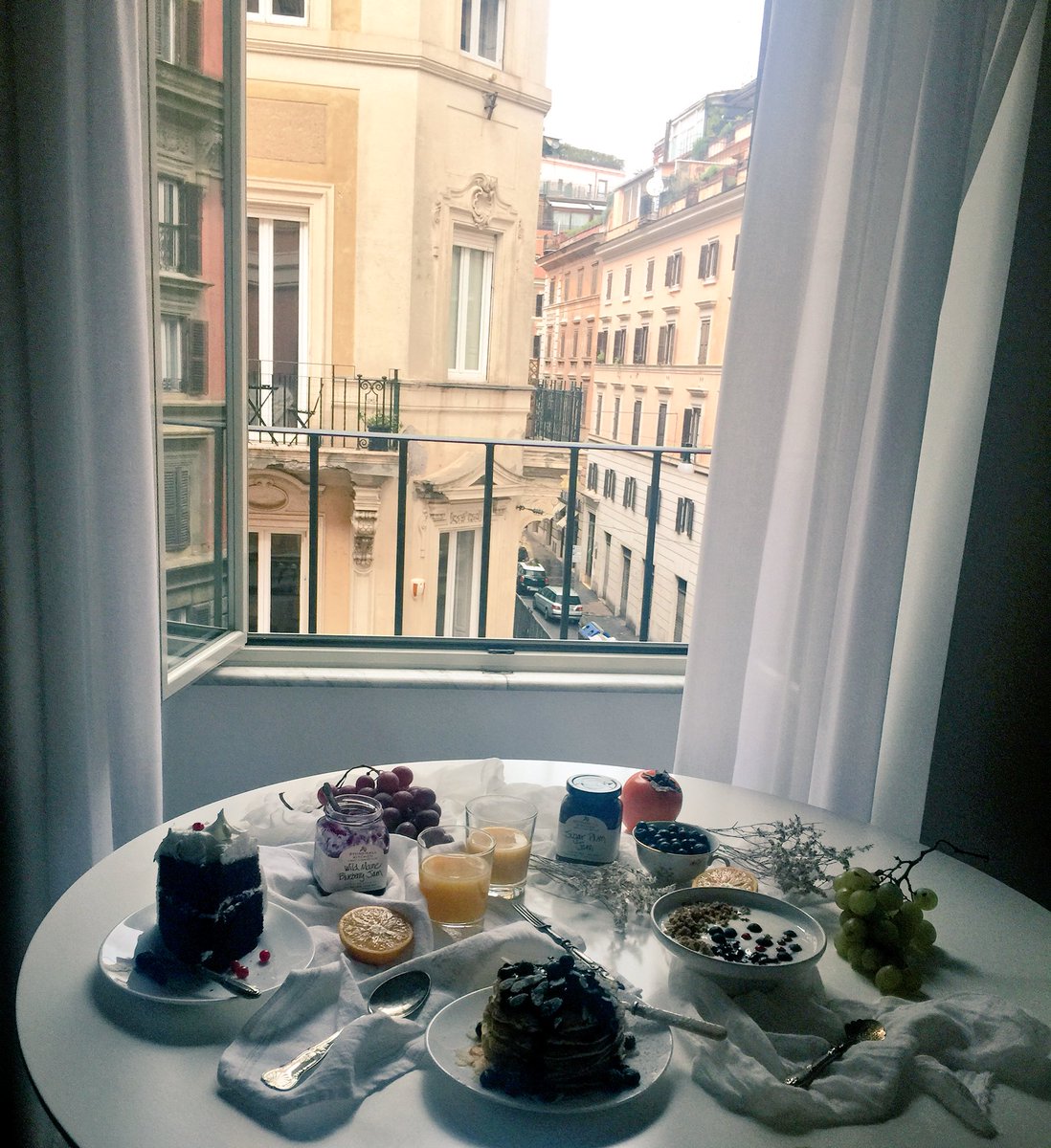 #brunch e #shooting a #Roma nella seconda giornata di #HomewithStoneWallKitchen 
[ #saygood #Madeinmaine #stonewallkitchen #jamwithus #AlpesSelection #MakeWithStoneWallKitchen #ad ]