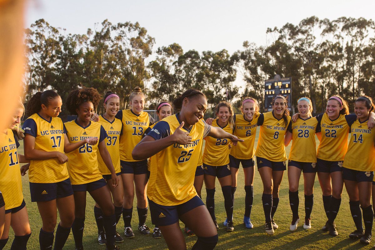 BigWestWSOC's tweet photo. FINAL DAY OF THE REGULAR SEASON. Who's going to be wearing the 👑 Sunday night?
2pm PT:
@UCSBWomenSoccer at @CPWomensSoccer
@CSUNWSoccer at @LBSUSoccer
@UCR_WSoccer at @UCDAVISWSOC
5PT/2HT:
@FullertonWSOC at @UHWahineSoccer
...
📅 https://t.co/zrXTlM5lXf
#BWCWSOC #PlayBig https://t.co/eOqIRg4Gqe