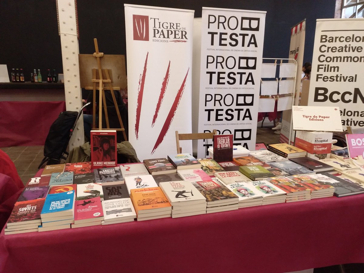 Tombar_lestaca's tweet photo. Hui podeu trobar #TombarLestaca a la #FESC18 a @FabraiCoats i a partir del dijous dia 1 també a la @placadelllibre de #València!
Repensant la Transició des del País Valencià 40 anys després!
https://t.co/ZohpMOWXeM https://t.co/XOsX6xdyFb