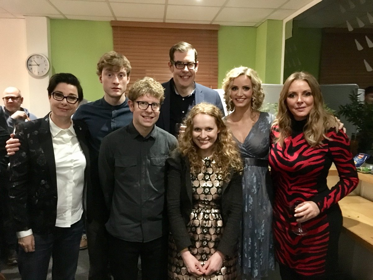 sixteenthCgirl's tweet image. Pic with the splendid full team, joyous and merry after the last recording of #InsertNameHere.
And yet more proof that I and @KateWilliamsme can be seen in the same room at the same time.