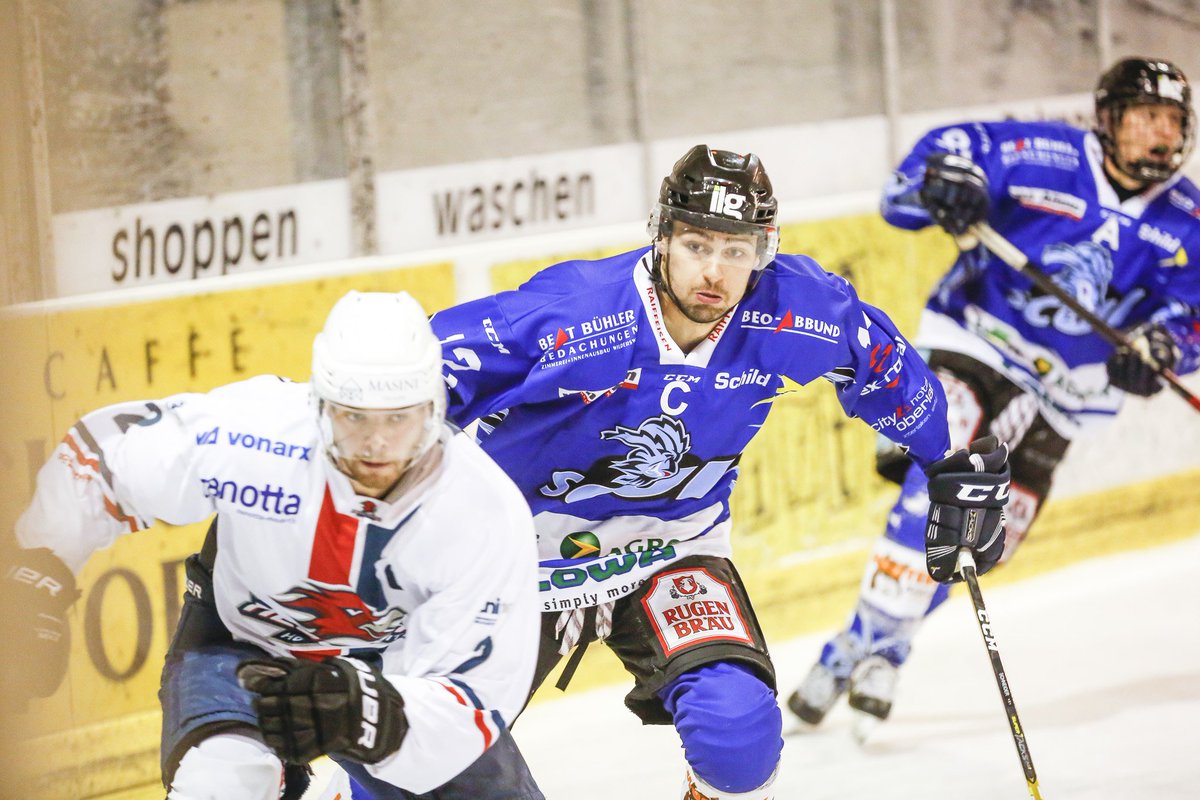 plattformj_ch's tweet image. Knapp verloren ist auch nicht gewonnen: Der #SCUI kassiert gegen Neuchâtel die sechste Niederlage in Folge. Das Team bringt sich mit schwachen Phasen um den Lohn. Sportchef Markus Reist stellt sich hinter Mannschaft und Trainerteam.
ow.ly/Ucym30moWxl #eishockey