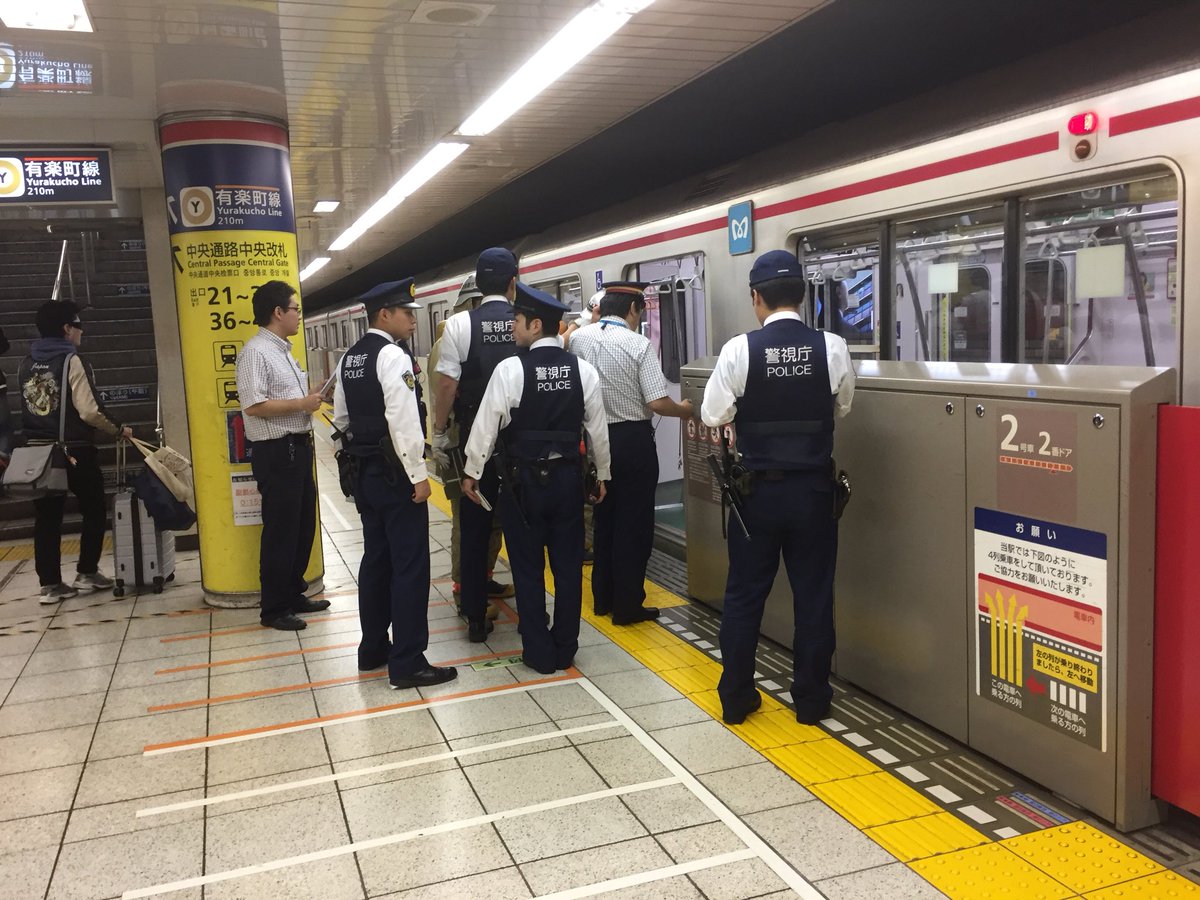 kijitora_siro's tweet photo. 丸ノ内線車内点検による遅れの原因はスマホ？の炎上みたい。 https://t.co/ncSHTk9jRT