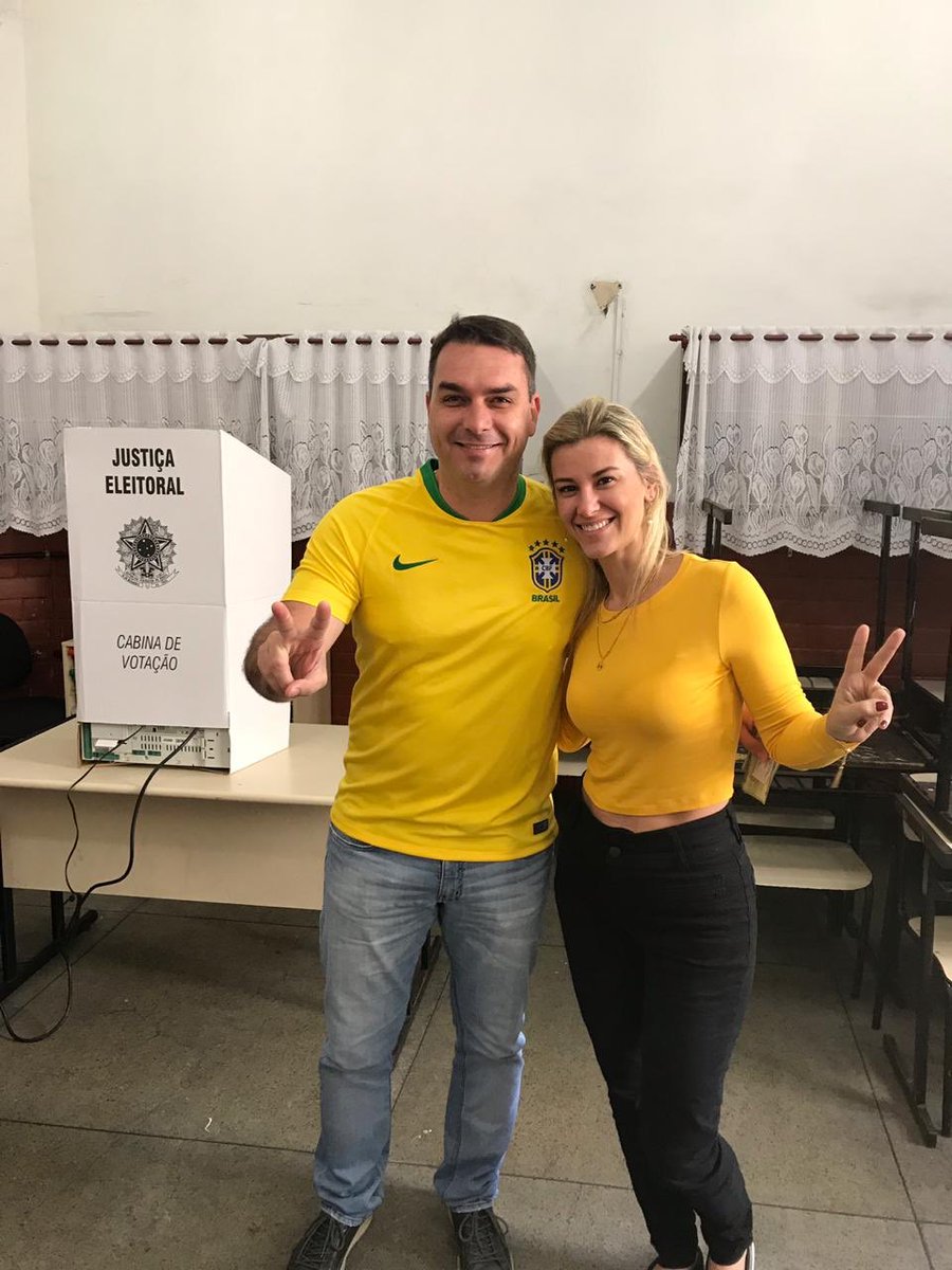 Missão cumprida!
#OBrasilVota17
<a href="/jairbolsonaro/">Jair M. Bolsonaro</a>