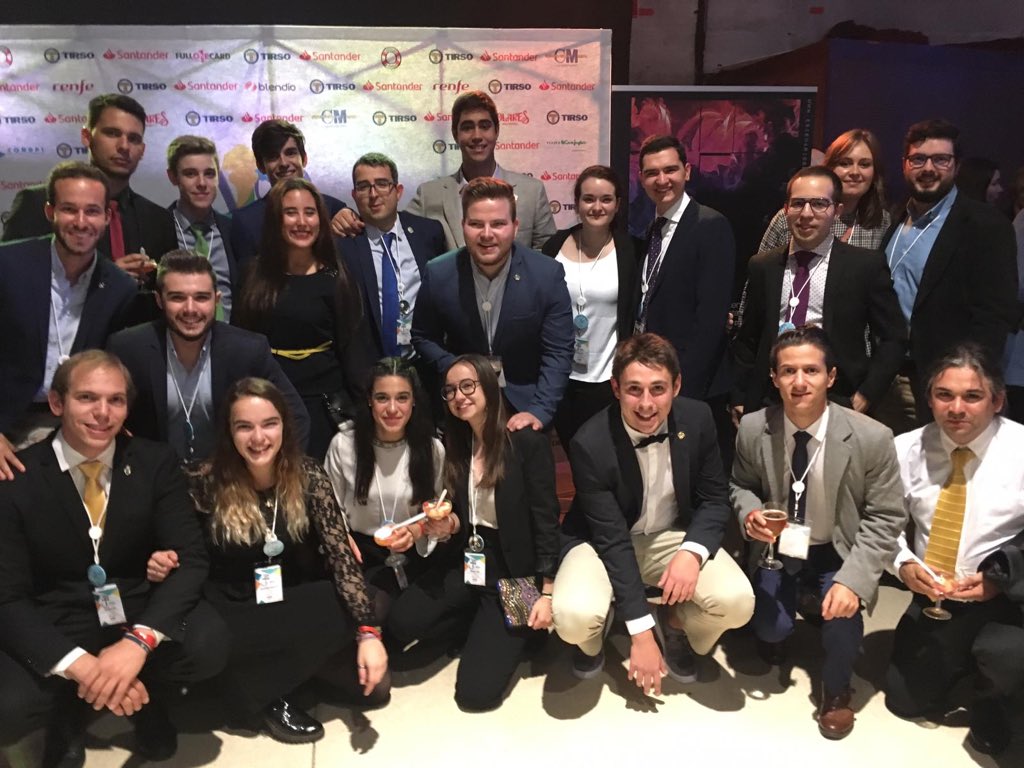 ¡Juntos hacemos +! La Delegación de Valladolid en la noche de ayer disfrutando de la cena y fiesta del <a href="/JOHCSantander/">JOHC Santander 2018</a>