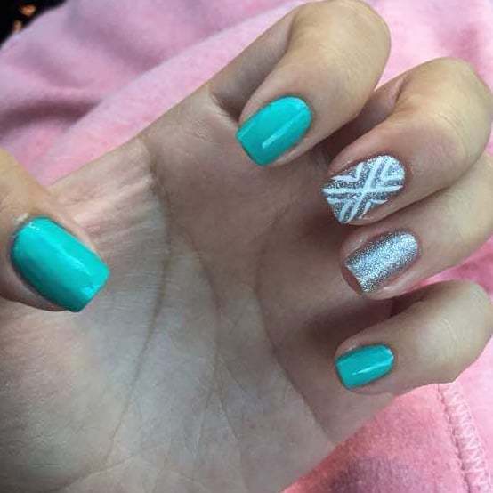 Disenos_AlMay's tweet photo. ¡Feliz domingo! Este hermoso diseño combina pequeños detalles que me encantan, el color menta, la escarcha y una sutíl decoración con líneas #nailsart #nails #nailslove #nailsdesign https://t.co/gSyIq9irh6 https://t.co/wfoP56HhHi