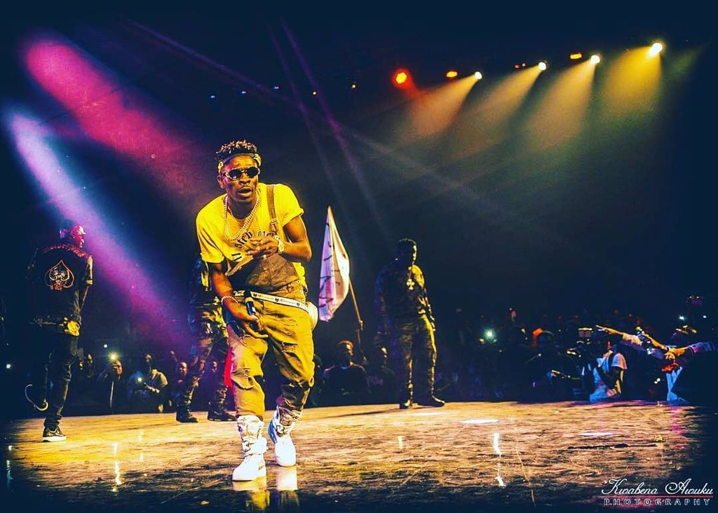 RandolpMcCarter's tweet photo. Yesternight, Accra was at a standstill as the king of dancehall @shattawalegh set the #bfsumaconcert18 ablaze with mouth-watering performance.!! πβοΈπΆπ₯ https://t.co/wce8HwYHmC