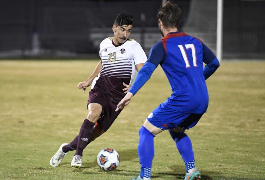 Zach Davis (@zachdavislmt) on Twitter photo ✅ Win finale
✅ Tie for 4th-best record
❌ Qualify for 6-team postseason
See how the <a href="/TAMIUAthletics/">TAMIU Athletics</a> soccer team became the 1st <a href="/heartlandsports/">Heartland Conference</a> school in history to not make conf. tourney despite having more points than another team that did.
lmtonline.com/sports/article… ✅ Win finale
✅ Tie for 4th-best record
❌ Qualify for 6-team postseason
See how the <a href="/TAMIUAthletics/">TAMIU Athletics</a> soccer team became the 1st <a href="/heartlandsports/">Heartland Conference</a> school in history to not make conf. tourney despite having more points than another team that did.
lmtonline.com/sports/article…