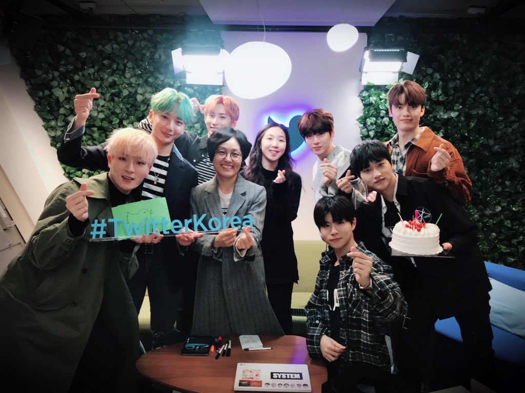 TheNolja's tweet photo. Thanks to #인투잇 #IN2IT @Official_IN2IT for #TwitterBlueroom LIVE @TwitterKorea 👀 감사합니다~ 데뷔 1주년 축하, 또 보아요~ https://t.co/W1vsq5Jyq2
