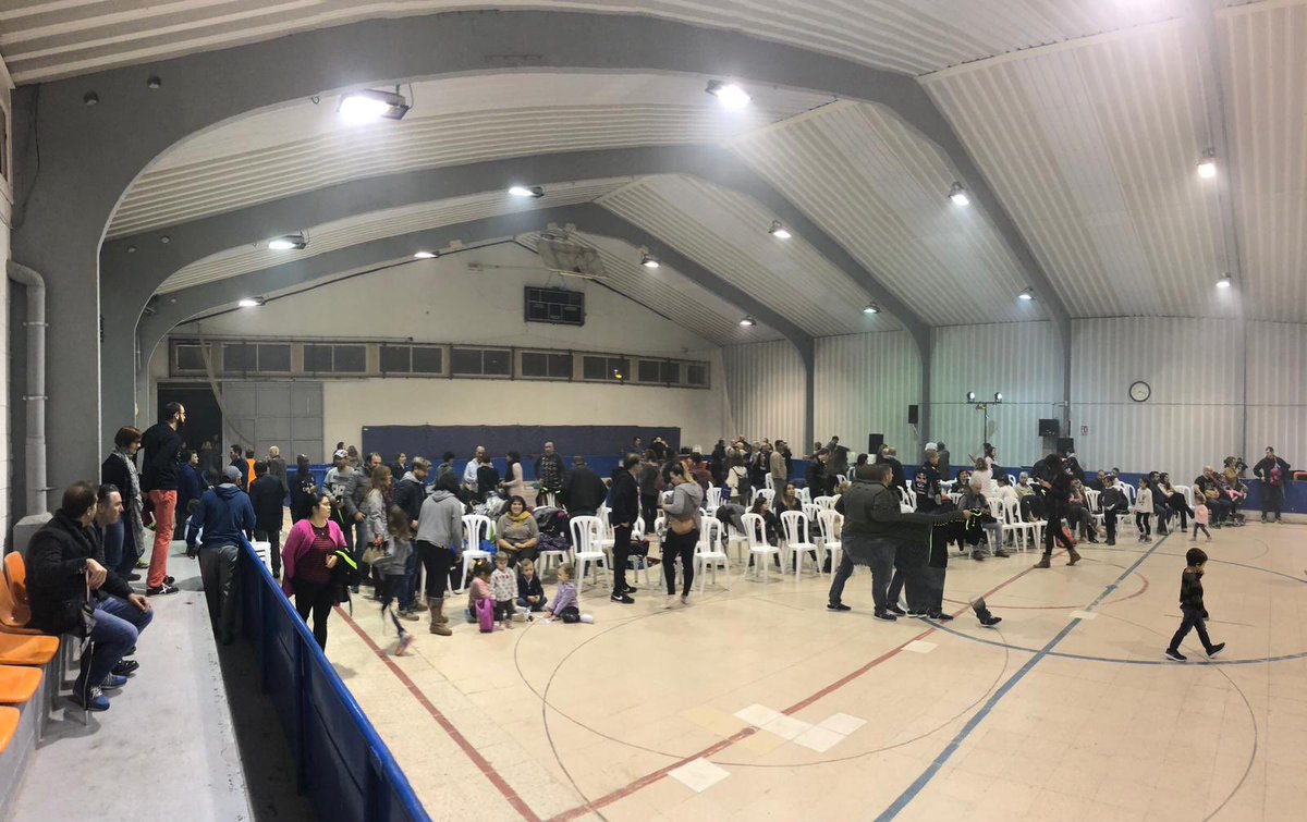 PDCSentmenat's tweet photo. Ahir es va fer la presentació del @EFBSENTMENAT al pavelló 1er de maig @Sentmenat https://t.co/6mNXzkVZ2s