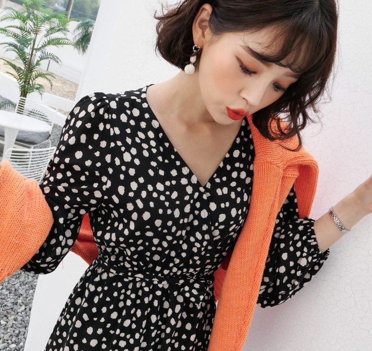 Dholic Weekly Best 今週の新作人気ナンバーワン ダルメシアン柄のようなユニークドットのワンピース 裏地つきなので1枚ではもちろん レギンスをあわせれば今年らしいスタイリングに ストラップsetドットロングワンピース 全1色 3 196 税込