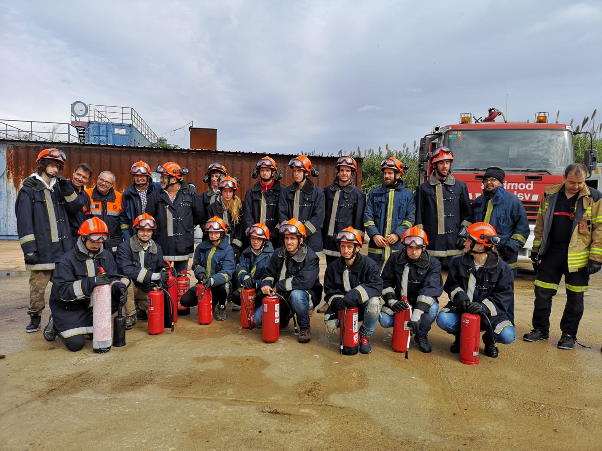 protecivilvlc's tweet image. Hui s&apos;acaba un altre curs bàsic per a l&apos;ingrés de nous voluntaris de protecció civil. La importància de la #formaciovlc per a poder estar #alteucostat. Enhorabona a tots i benvinguts! I també gràcies a tots els col·laboradors d&apos;esta edició.
