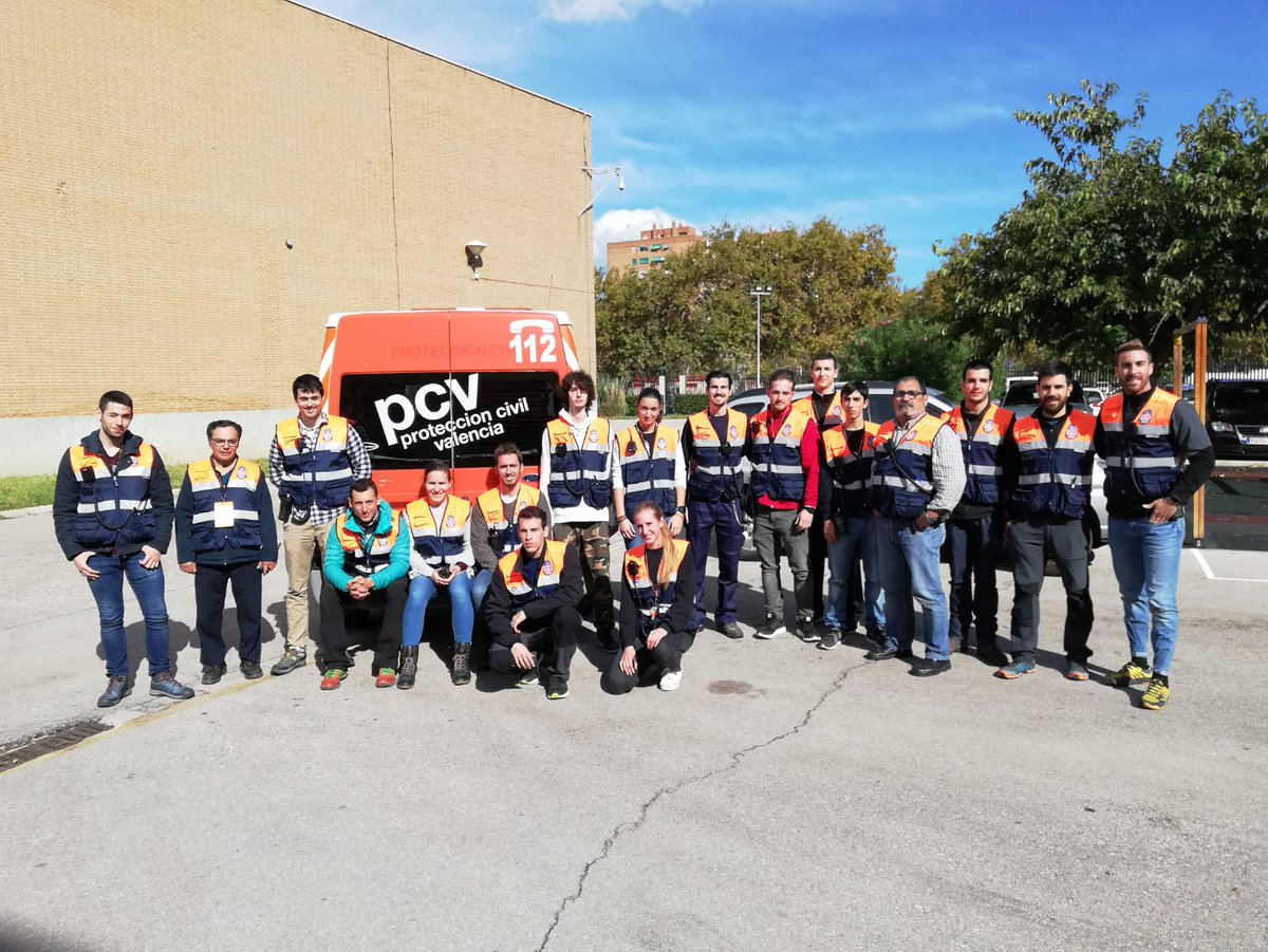 protecivilvlc's tweet image. Hui s&apos;acaba un altre curs bàsic per a l&apos;ingrés de nous voluntaris de protecció civil. La importància de la #formaciovlc per a poder estar #alteucostat. Enhorabona a tots i benvinguts! I també gràcies a tots els col·laboradors d&apos;esta edició.