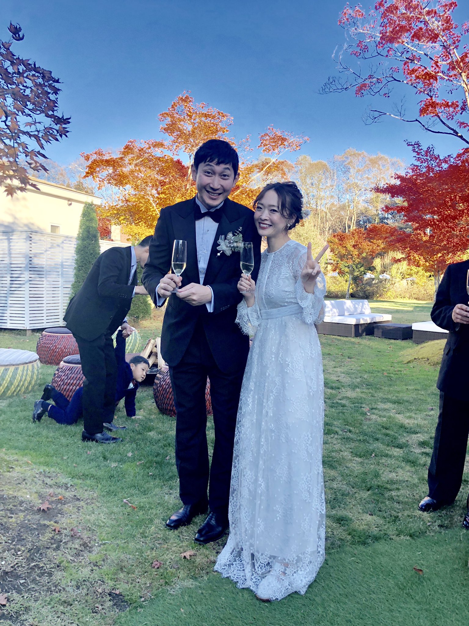 設楽洋 タラちゃん3 على تويتر 軽井沢で結婚式を挙げました なんてね 新郎に写真を撮らせるオレ Beams プレスのホープ日高とファッションディレクターの美穂さんの結婚式 素晴らしい天気と紅葉の中で 仲間に祝福された最高の披露宴でした 日高 美穂 設楽洋 タラちゃん3 على تويتر 軽井沢で結婚式を挙げました なんてね 新郎に写真を撮らせるオレ Beams プレスのホープ日高とファッションディレクターの美穂さんの結婚式 素晴らしい天気と紅葉の中で 仲間に祝福された最高の披露宴でした 日高 美穂