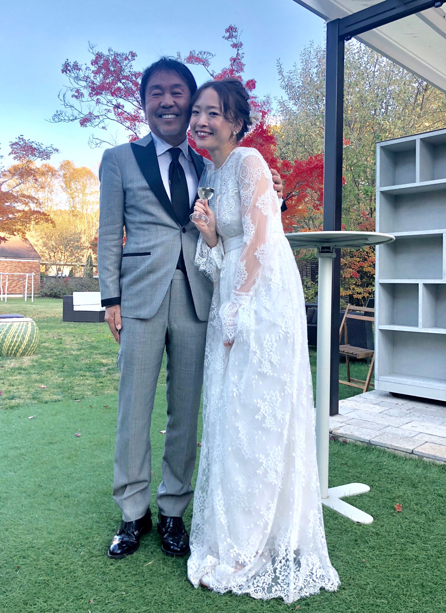 設楽洋 タラちゃん3 على تويتر 軽井沢で結婚式を挙げました なんてね 新郎に写真を撮らせるオレ Beams プレスのホープ日高とファッションディレクターの美穂さんの結婚式 素晴らしい天気と紅葉の中で 仲間に祝福された最高の披露宴でした 日高 美穂 設楽洋 タラちゃん3 على تويتر 軽井沢で結婚式を挙げました なんてね 新郎に写真を撮らせるオレ Beams プレスのホープ日高とファッションディレクターの美穂さんの結婚式 素晴らしい天気と紅葉の中で 仲間に祝福された最高の披露宴でした 日高 美穂