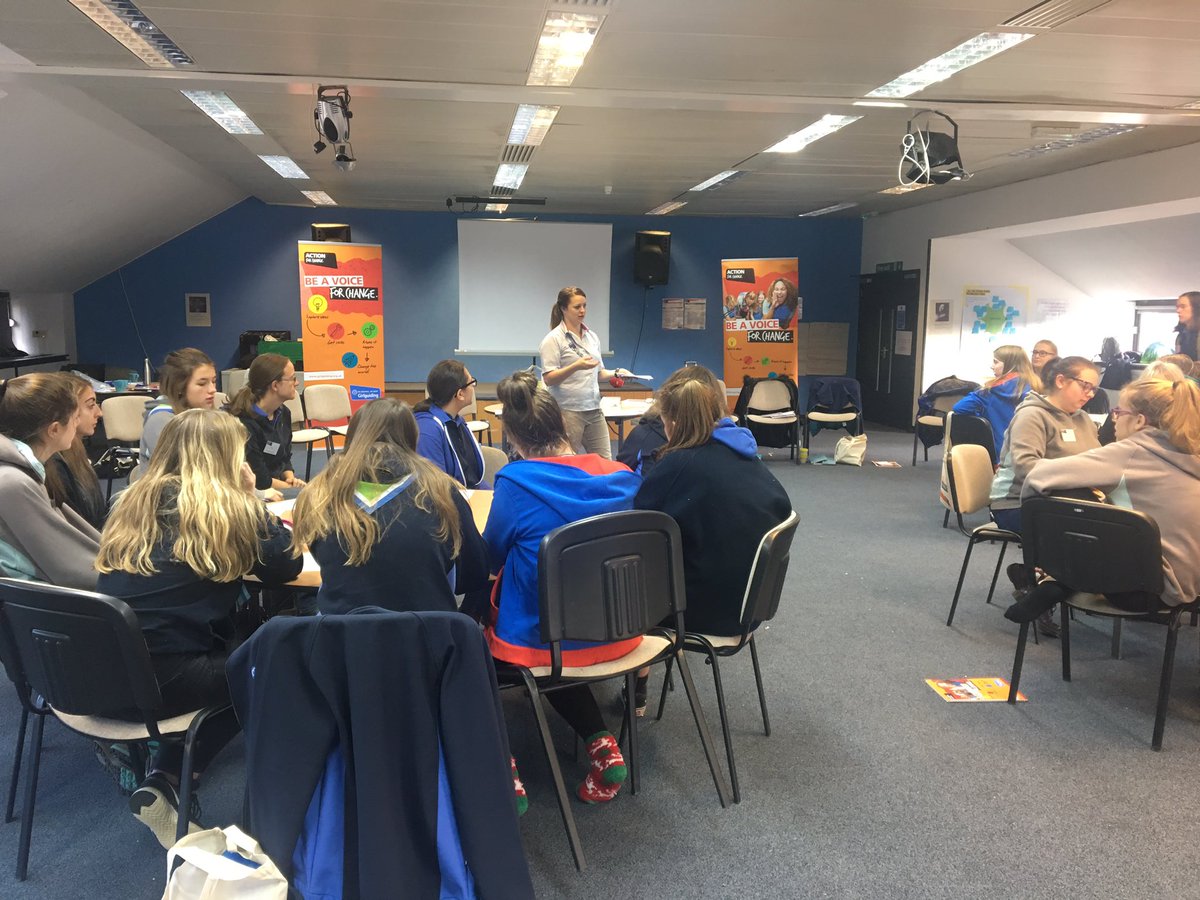 Thank you so much Maz from @girlguidinghw delivering an interesting media session at #actionforchange ! @GirlguidingSWE 📻