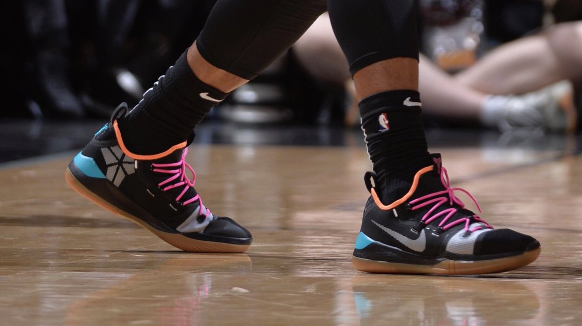 derozan shoes spurs