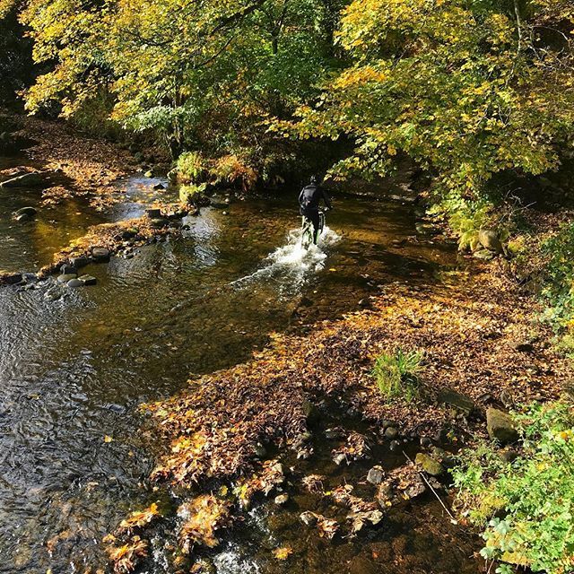 Joolzephoto's tweet photo. Moments before @mrjoolze got wet feet... #opps #hesuffersformyart #ford #ohhhitgetsdeep #bingley #mountainbiking #mtb #itsnottoocold #autumn #colours #cycling #outsideisfree https://t.co/9OiWrEk2iv https://t.co/qQFlfnBggw