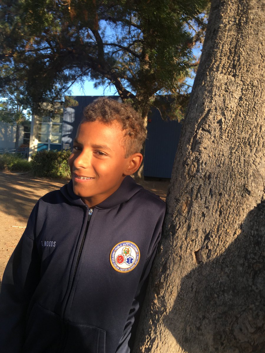 psa_mr's tweet photo. PSA's front lawn is a wonderful location for portraiture.  This week, my students applied their learning of the characteristics of light, making images with front-lighting, side-lighting, soft indirect lighting, and rim-lighting. @PSA_Eagles @CoreyKrisc @JamesWoodsFSUSD https://t.co/JK3BRWMJGT