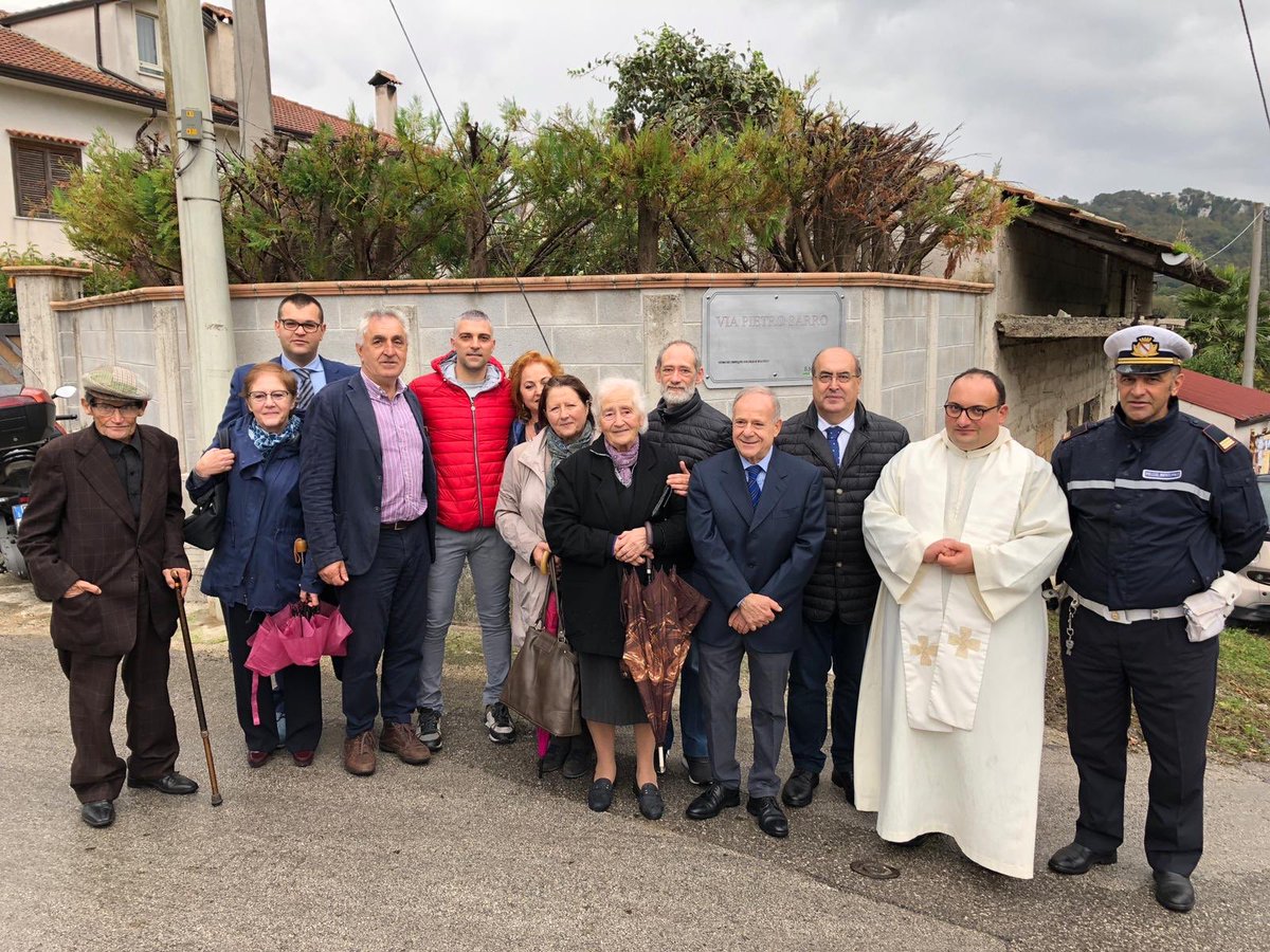 Oliveto_Citra's tweet photo. Inaugurate oggi a #OlivetoCitra la Piazzetta Dogana e la strada a Pietro Sarro.Nello stesso luogo si è deciso di ricordare Isabella Napoliello e Fabrizio Moscato,deceduti nel sisma del 1980. L’amministrazione comunale ringrazia tutti i cittadini che hanno contribuito ai lavori https://t.co/hkfpyPgmlS