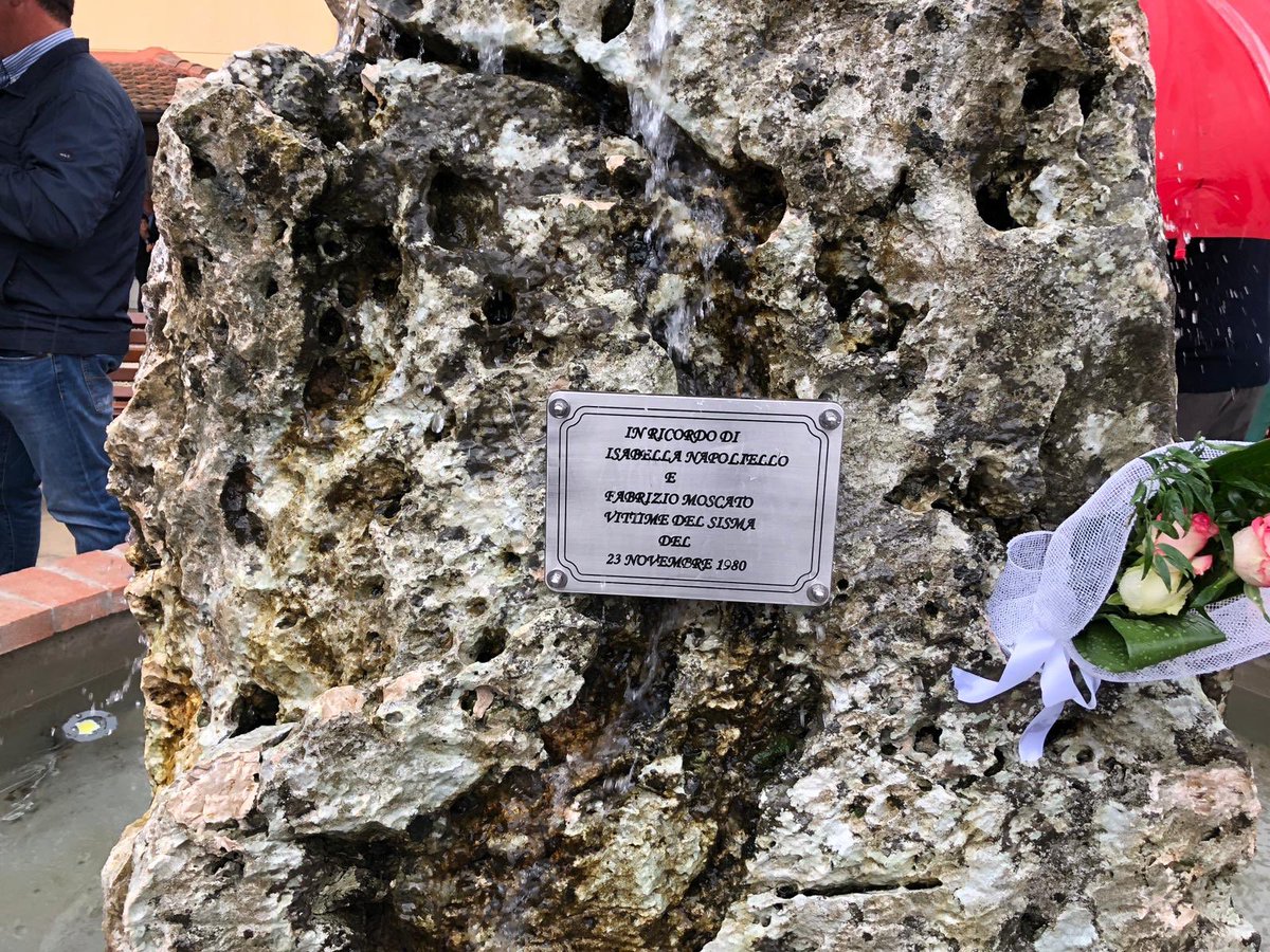 Oliveto_Citra's tweet photo. Inaugurate oggi a #OlivetoCitra la Piazzetta Dogana e la strada a Pietro Sarro.Nello stesso luogo si è deciso di ricordare Isabella Napoliello e Fabrizio Moscato,deceduti nel sisma del 1980. L’amministrazione comunale ringrazia tutti i cittadini che hanno contribuito ai lavori https://t.co/hkfpyPgmlS