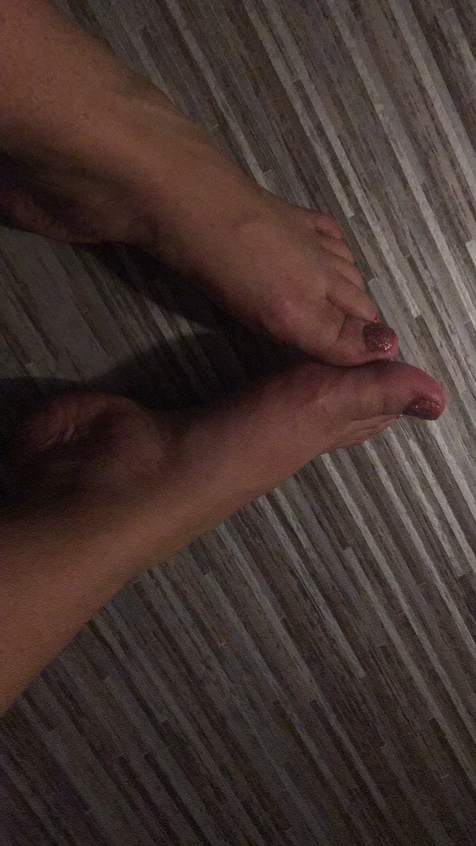 EsperanzaHorno's tweet photo. I truly think my feet are underrated and that I should get more footfetish scene’s 🤔 https://t.co/L3V0g0g06S