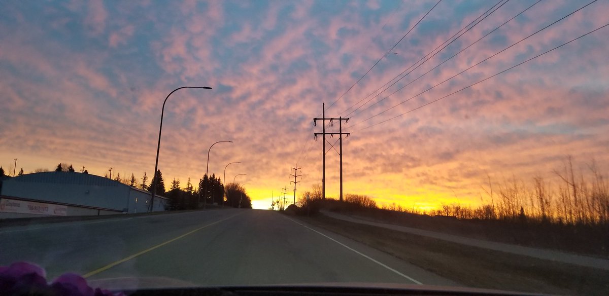 Um, wow! Those Alberta skies though ❤️

#Alberta #Stalbert #travelalberta #sunrise #Albertaskies #yeg