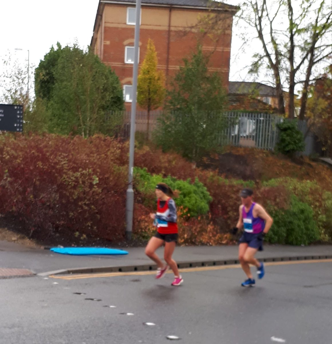 KerryLarge's tweet image. Pleased with todays 10k race. 3rd lady and a PB. Thank you for standing in the cold supporting me mum and for the photos even if they are a bit blurry 😂@SarahRussell50