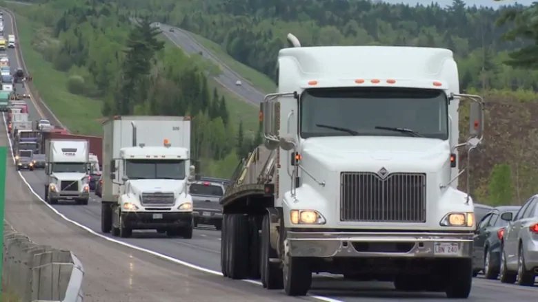 CBCNL's tweet image. NEW | Truck licence testers in N.L. can't drive trucks themselves, says instructor

cbc.ca/1.4878058