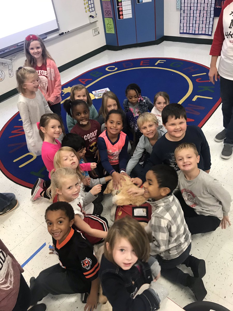We were so lucky that Mrs. Pharo’s sister brought her therapy dog into our class for some kindergarten loving!! #MLBallstars #ourstory <a href="/MulberryEagles/">Mulberry Elementary</a>