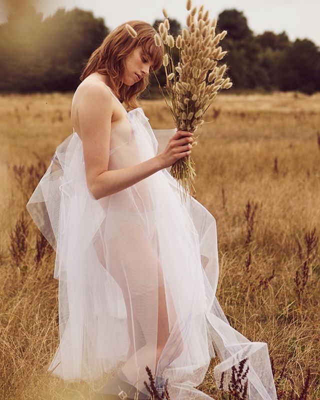 bexi_abraham's tweet photo. Dreamy ✨

Photographer @broganchidley 
Makeup &amp; Hair @rebecca_keates 
Florist @stephaniejean_ 
Designer @annamstephenson 
Model @hannahgillespie._ https://t.co/uAP6xQeSky https://t.co/jxsgZXHFgK