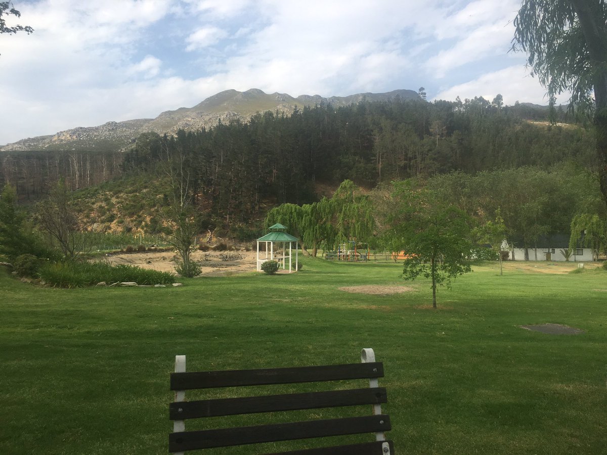 Wines2whales Chardonnay zit er op na 3 mooie ritten vanavond even uitrusten in het <a href="/HouwHoekInn/">Houw Hoek Inn</a>. 15e overal,2e in mannen tussen de 30 en 40 en gewonnen in de klasse zware mountainbikers. Morgen ochtend om 6:00 gaan we er weer 3 dagen tegenaan:-) <a href="/w2wmtb/">w2wmtb</a>