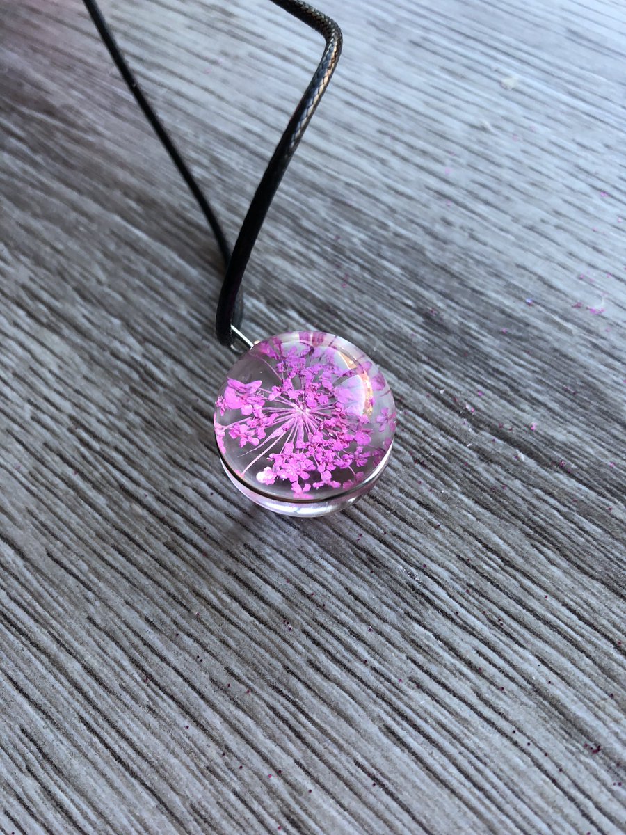 RituallyC's tweet image. Botanical flower necklaces also available!

etsy.me/2QzfI4Q 

#botanical #flowers #flowerpower #magical #resin #pretty #gifts #xmasgifts #ladiesgifts #giftideas #xmasgifts #stockingfillers #giftsforher #freeshipping #terrarium #jewellery #cutegifts #giftideas #craftideas