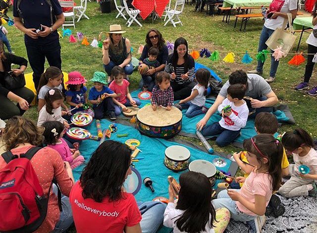 Jardinera_VD's tweet photo. A las 12 en punto comienza @musictogethersantiago en @jardinera_vd! Todos están invitados a participar de esta entretenida actividad  musical! https://t.co/wL50C4l1xw