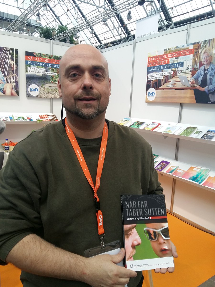 Lars Karlsen Schwartz, forfatter bag bogen "Når far taber sutten" om depression og angst i faderskabet, gæstede i dag vores stand til en snak om at sætte ord på et vigtigt emne, der ellers er forbundet med tabu. #booksondemand #selvudgivelse #depression #brydtabuet #bogforum2018