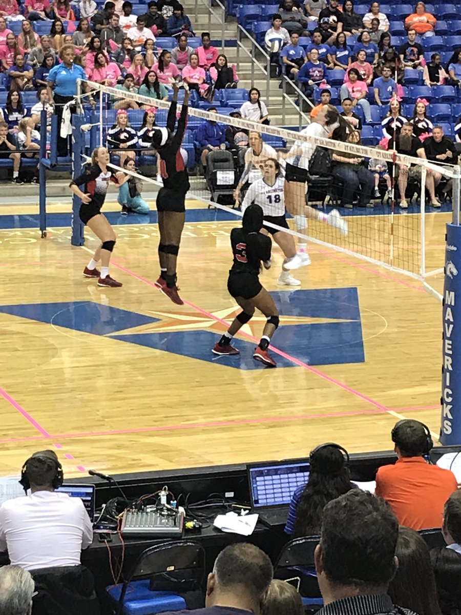 MrsDWebb07's tweet photo. Enjoyed watching a former student do her thing- and do it VERY well! Congrats @madisonhill_  on a record breaking game! Go Mavs! https://t.co/ZM7gphix5m