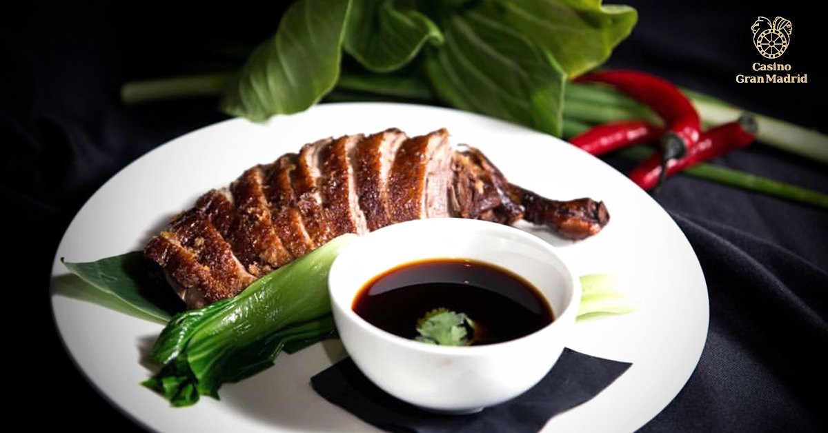 granmadrid_com's tweet photo. ¿Te gusta la comida asiática? Si no conoces nuestro Restaurante Mandarin de Colón te estás perdiendo una rica y variada selección de platos japoneses y chinos. ¡Ven hoy descubrirlo! Información y reservas en: https://t.co/f1f1KV5j8v #AsianFood #GastroMadrid  🍜 https://t.co/Usb2VPsABF