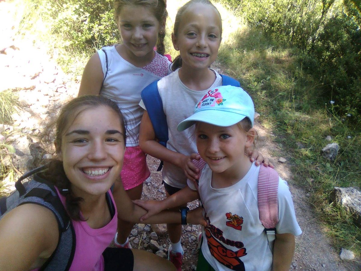 CampusSalinas's tweet photo. Hoy es un día inolvidable para todos los q formamos la familia Salinera. Nuestra entrenadora @Benaes7 ha debutado en #LigaFemenina, la máxima categoría del basket nacional. Tu eterna sonrisa ilumina cada uno de nuestros entrenamientos y actividades. Estamos súper orgullosos de ti https://t.co/r39RV9Ce9w