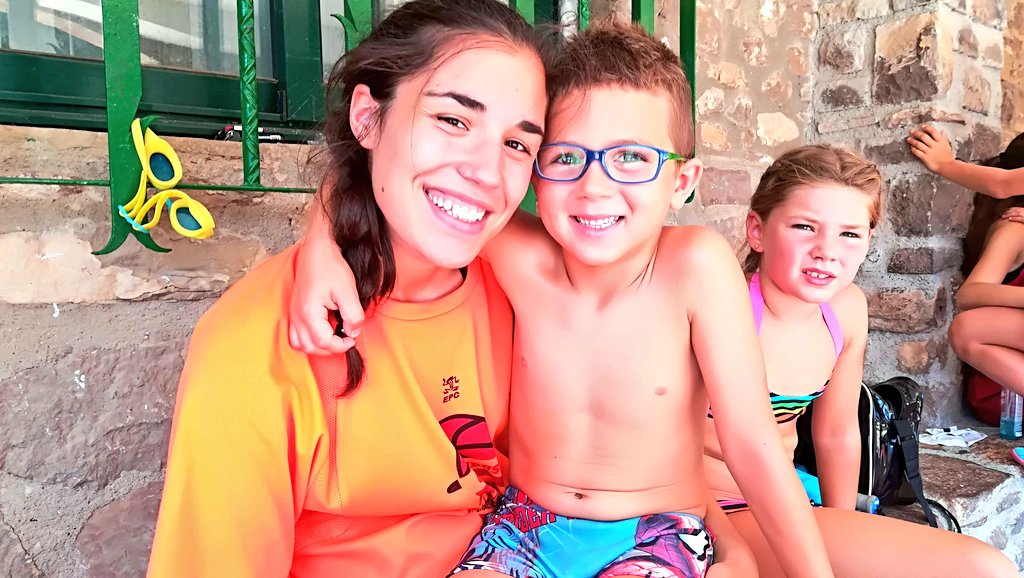 CampusSalinas's tweet photo. Hoy es un día inolvidable para todos los q formamos la familia Salinera. Nuestra entrenadora @Benaes7 ha debutado en #LigaFemenina, la máxima categoría del basket nacional. Tu eterna sonrisa ilumina cada uno de nuestros entrenamientos y actividades. Estamos súper orgullosos de ti https://t.co/r39RV9Ce9w