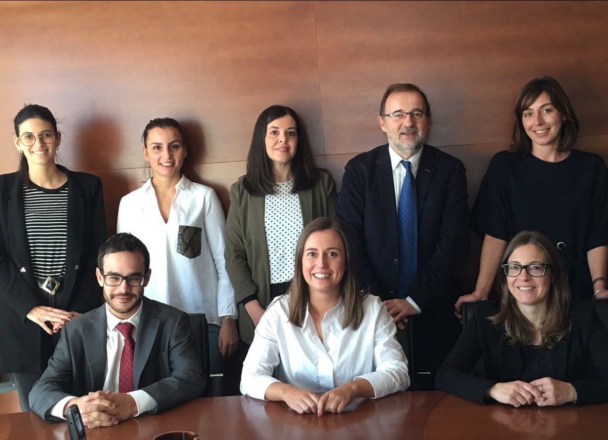CastrejeA's tweet photo. Equipo Castreje&amp;Co Abogados; https://t.co/PUrgc2fdwC; faltan dos... ; comunicación y relaciones publicas y becaria de derecho sanitario y daños. Todos son importantes,a todos les apasiona su trabajo y aman lo que hacen: Pedir que se haga justicia y se ejecute lo juzgado. https://t.co/jDmb6zeQZu