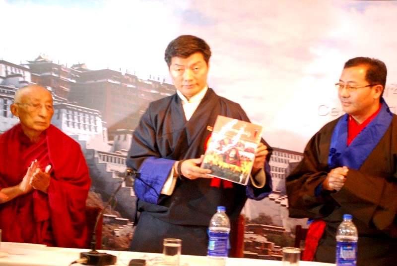 shugdenpower's tweet photo. The Dalai Lama and His Government: Catch-22 
The Dalai Lama make overtures to #China but #CTA destroys it by their #foolishness #shortsightedness
CTA #books #schismatic #useless 
 #shortgame https://t.co/5S4GvTCiUz