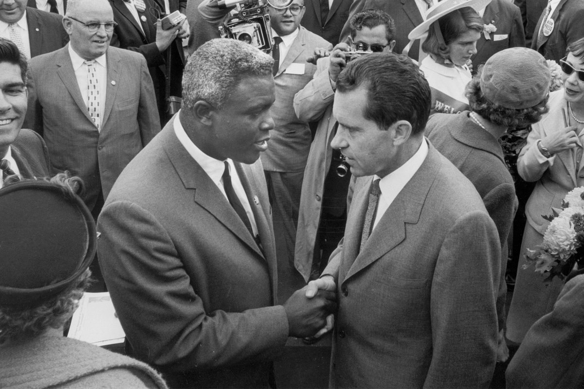 4/ But Nixon in 1960 still had some major black endorsements, including Jackie Robinson & MLK’s dad