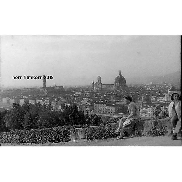 Herr_Filmkorn's tweet photo. La Dolce Vita
or
Florence in the 50ies
.
Did a quick and dirty scan with my mobile phone.
.
#believeinfilm #bw #sw #florenz #florence #italia #italy #italien #film #ladolcevita #findsoftheweek https://t.co/t19PIDsgnx https://t.co/jVajgd5HZ6