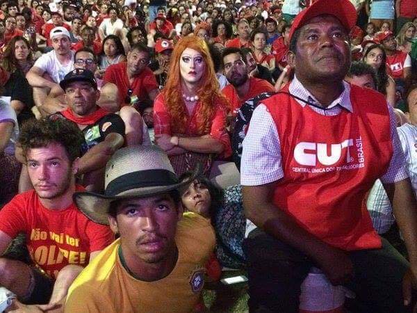 brasilizei's tweet photo. a diversidade desta foto me da mais certeza que escolhi o lado certo. #ViraVirouHaddad https://t.co/DCR4VRxe71