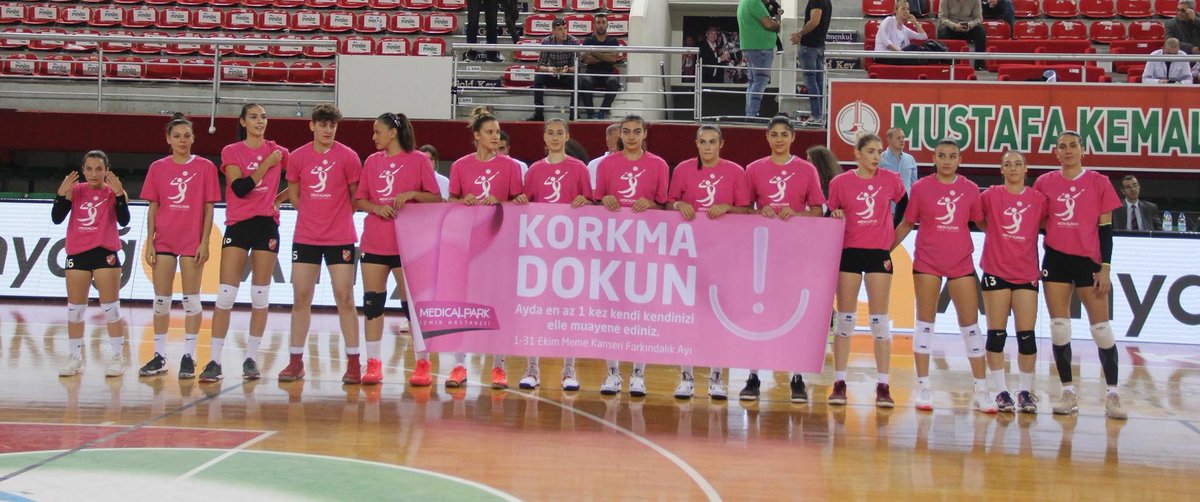 KANSERE KARŞI-YAKA İLE MÜCADELE EDİYORUZ
Meme Kanseri Farkındalık Ayı kapsamında, 'Korkma Dokun' pankartı ve pembe tişörtlerle sahaya çıkan yeşil kırmızılı ekibe başarılar diliyoruz. @KSKorgtr @KSKVoleybol 
#memekanserifarkındalıkayı
medicalparkizmir.com