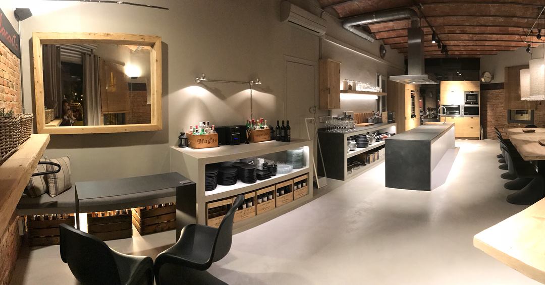 sharingkitchen's tweet image. Queréis ver como ha quedado el local de Marta después de la reno?
Pues aún más acojedor y bonito que antes!! Alquílalo para cenas con amigos, eventos de empresas, rodajes etc...
sharing-kitchen.com/gastroespacios…