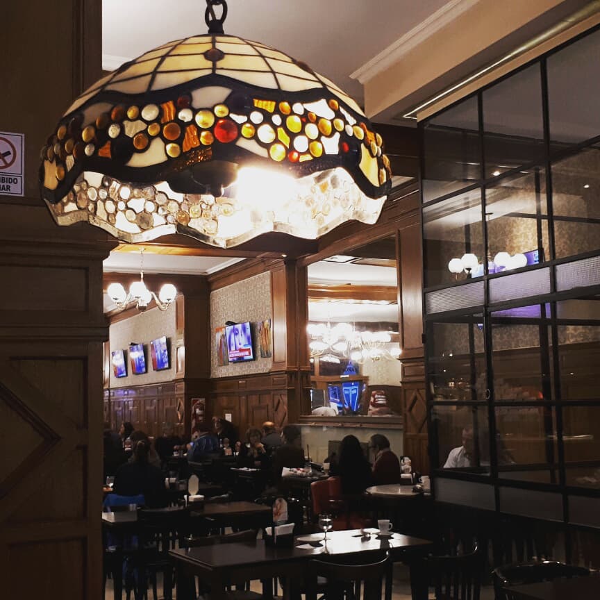 BSMulticultural's tweet image. BARES NOTABLES DE BS AS.
Los 36 Billares es uno de los bares  tradicionales  de Buenos Aires, conocido por su subsuelo adonde funcionaban  y aun funcionan las mesas de billar.